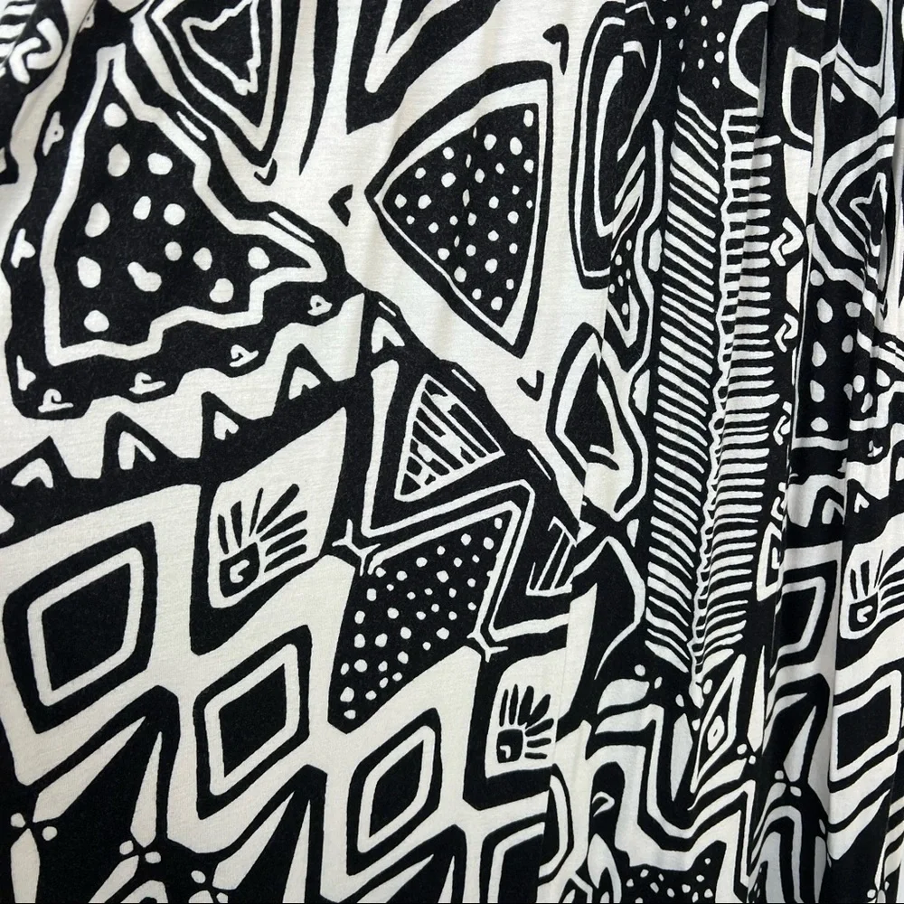 SOFT SURROUNDINGS maxi dress in black and white geometric and floral pri… - Picture 8 of 14